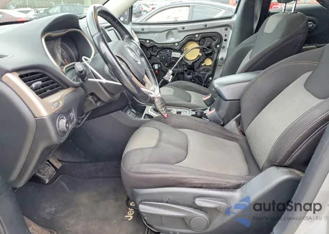 2018 Jeep Cherokee Latitude z USA, uszkodzony, nr VIN 1C4PJLCB8JD542919